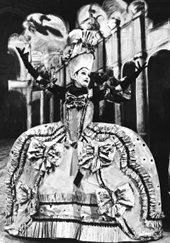 Fidelis as the French opera diva Lucrezia